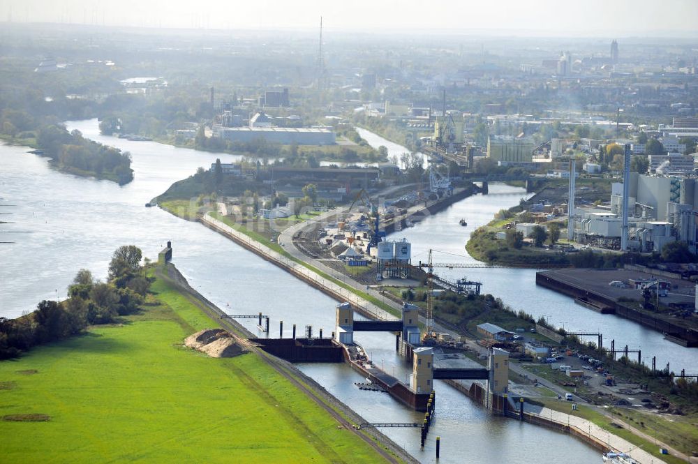 Luftbild Magdeburg - Baustelle Niedrigwasserschleuse Magdeburg im Rothenseer Verbindungskanal