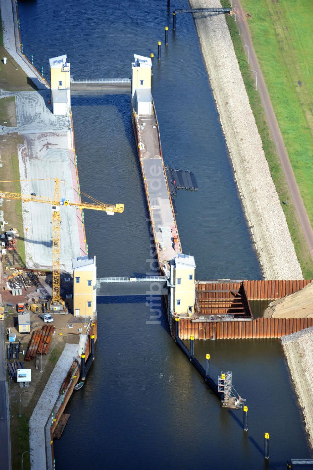 Luftaufnahme Magdeburg - Baustelle Niedrigwasserschleuse Magdeburg im Rothenseer Verbindungskanal