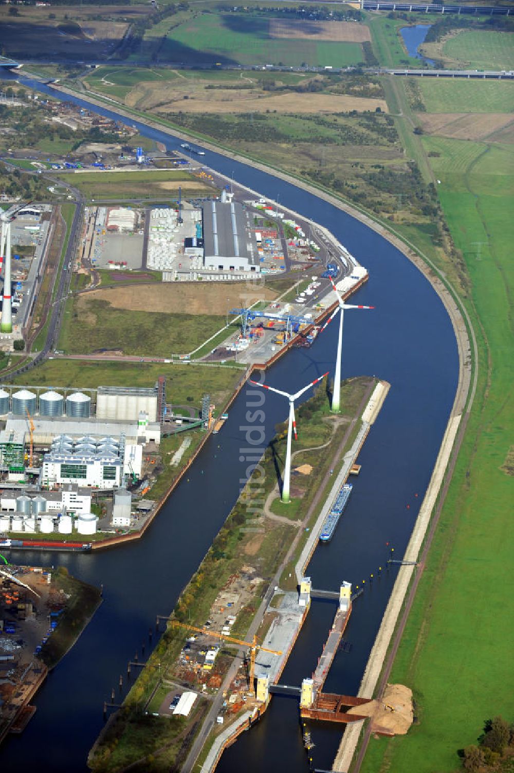 Magdeburg aus der Vogelperspektive: Baustelle Niedrigwasserschleuse Magdeburg im Rothenseer Verbindungskanal