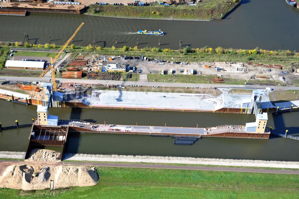 Luftaufnahme Magdeburg - Baustelle Niedrigwasserschleuse Magdeburg im Rothenseer Verbindungskanal