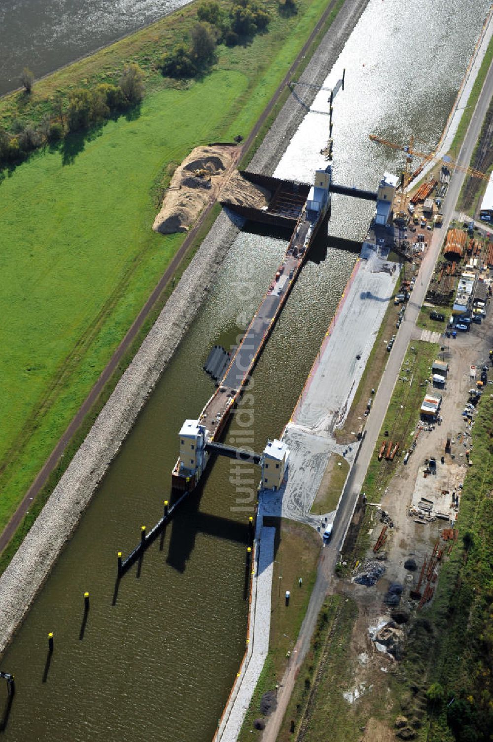 Luftbild Magdeburg - Baustelle Niedrigwasserschleuse Magdeburg im Rothenseer Verbindungskanal