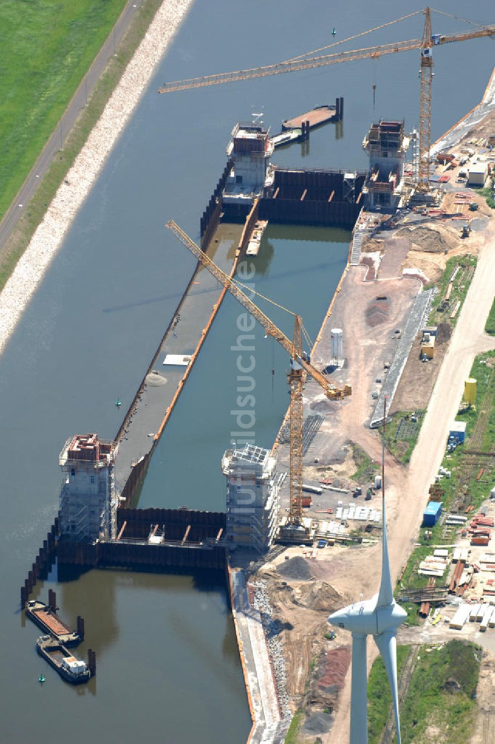 Magdeburg aus der Vogelperspektive: Baustelle der Niedrigwasserschleuse an der Steinkopfinsel im Hafen Magdeburg