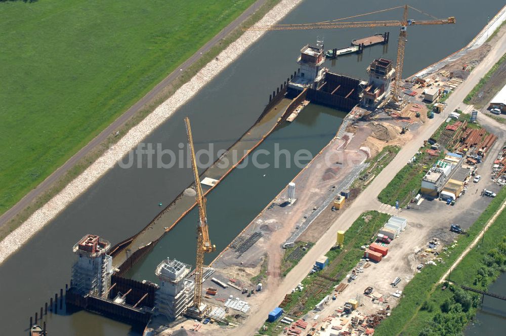 Magdeburg aus der Vogelperspektive: Baustelle der Niedrigwasserschleuse an der Steinkopfinsel im Hafen Magdeburg