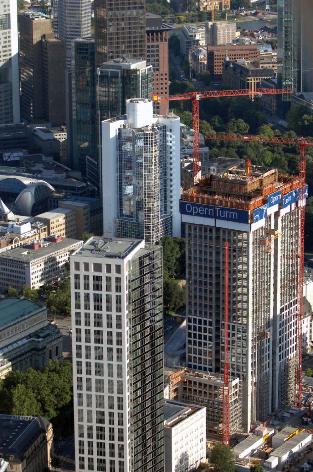 Frankfurt am Main aus der Vogelperspektive: Baustelle Opern Turm in Frankfurt am Main