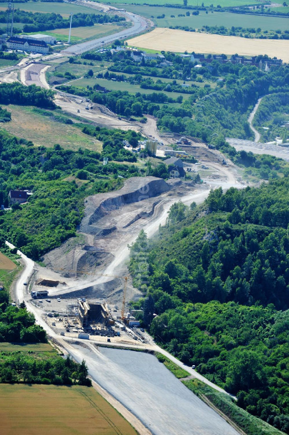 Bernburg aus der Vogelperspektive: Baustelle Ortsumgehung B 6n und BA 14 Bernburg in Sachsen-Anhalt