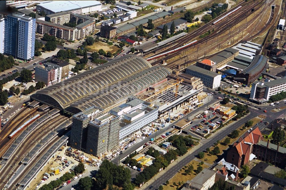 Berlin aus der Vogelperspektive: Baustelle am Ostbahnhof in Berlin-Friedrichshain