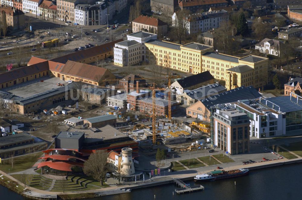 Potsdam aus der Vogelperspektive: Baustelle des Parkhaus am Hans-Otto-Theater in Potsdam