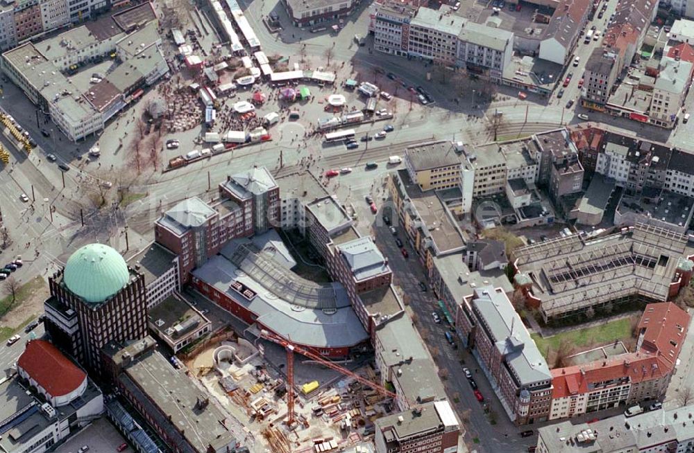 Luftaufnahme Hannover - , Baustelle (Parkhaus) der Verlagsgesellschaft Madsack hinter ihrem Medienzentrum im Anzeiger-Hochhaus, Geschäftsstelle Anzeiger-Hochhaus, Goseriede 9, 30159 Hannover, Tel