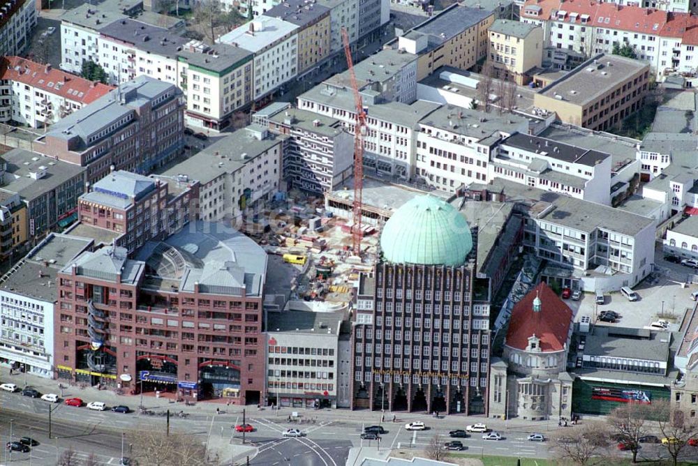 Hannover von oben - , Baustelle (Parkhaus) der Verlagsgesellschaft Madsack hinter ihrem Medienzentrum im Anzeiger-Hochhaus, Geschäftsstelle Anzeiger-Hochhaus, Goseriede 9, 30159 Hannover, Tel