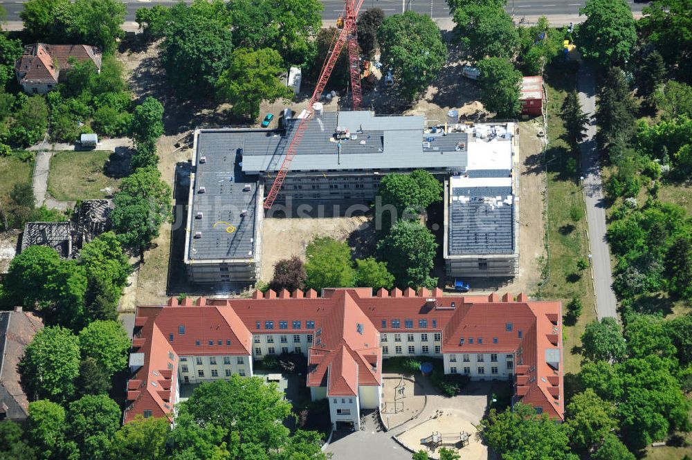 Berlin Karlshorst von oben - Baustelle Pflegeheim Treskowallee in Berlin-Karlshorst