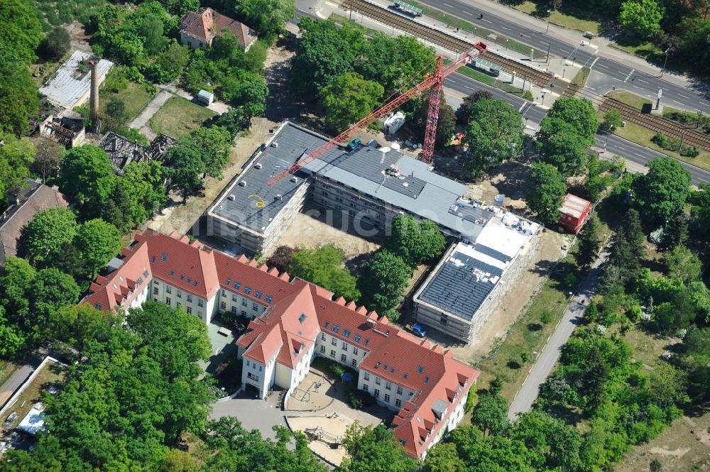 Berlin Karlshorst aus der Vogelperspektive: Baustelle Pflegeheim Treskowallee in Berlin-Karlshorst