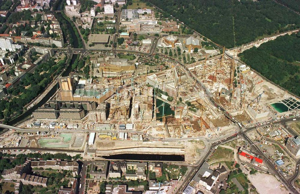 Berlin - Tiergarten aus der Vogelperspektive: Baustelle Potsdamer Platz im Berliner Tiergarten.