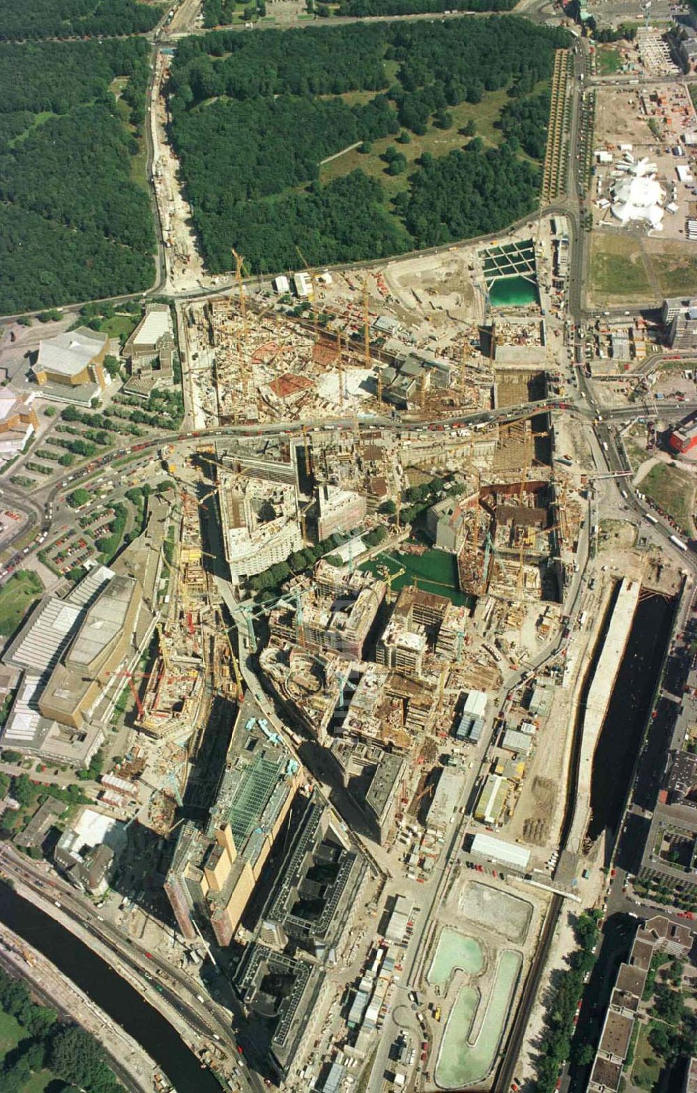 Berlin - Tiergarten aus der Vogelperspektive: Baustelle Potsdamer Platz am Berliner Tiergarten.