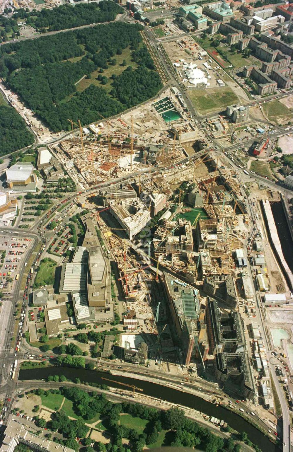 Luftaufnahme Berlin - Tiergarten - Baustelle Potsdamer Platz am Berliner Tiergarten.