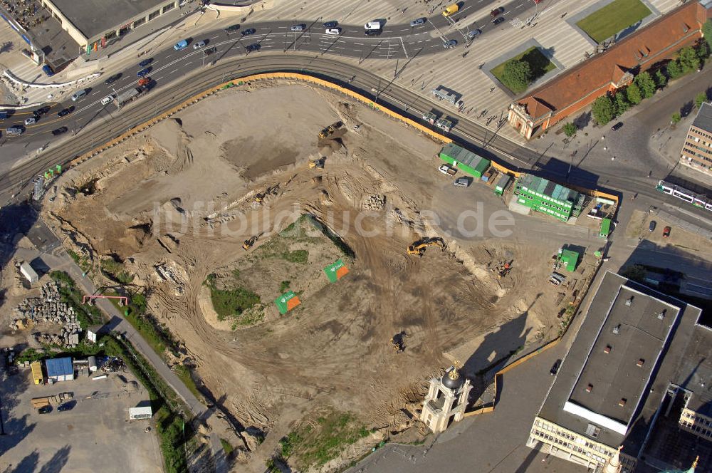 Luftaufnahme Potsdam - Baustelle des Potsdamer Stadtschlosses mit Fortunaportal