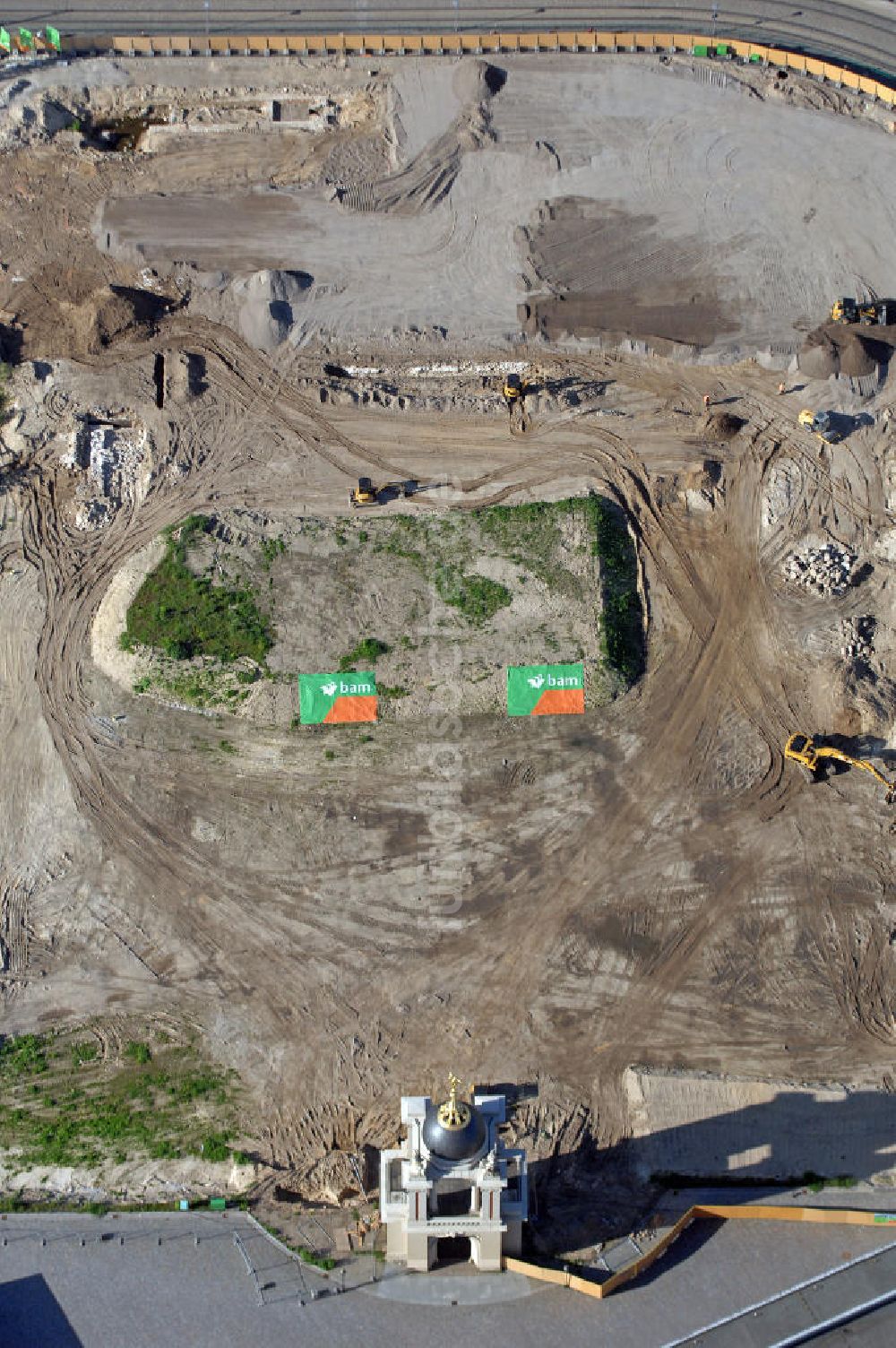 Potsdam von oben - Baustelle des Potsdamer Stadtschlosses mit Fortunaportal