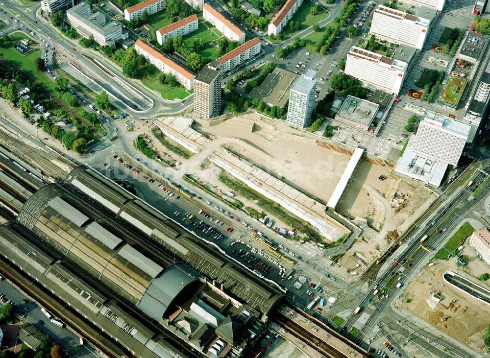 Dresden / Sachsen von oben - Baustelle an der Prager Straße vor dem Dresdner Hauptbahnhof.