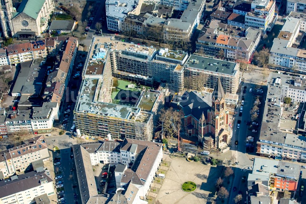 Luftaufnahme Essen - Baustelle des Quartiers Kastanienhöfe an der Kreuzeskirche in der Innenstadt von Essen im Bundesland Nordrhein-Westfalen