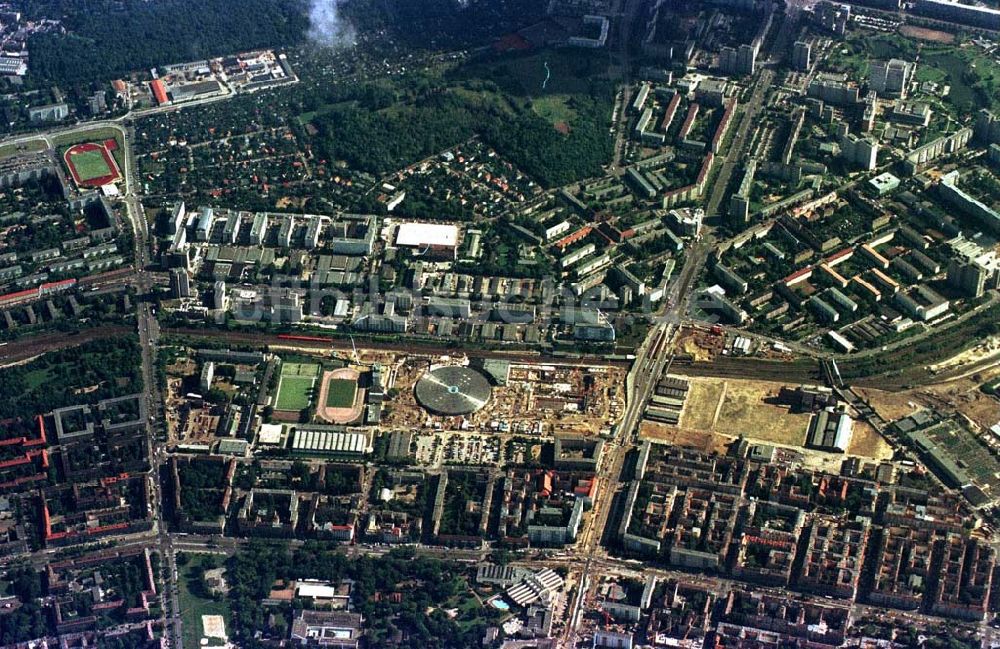 Berlin von oben - Baustelle Radsporthalle Landsberger Allee