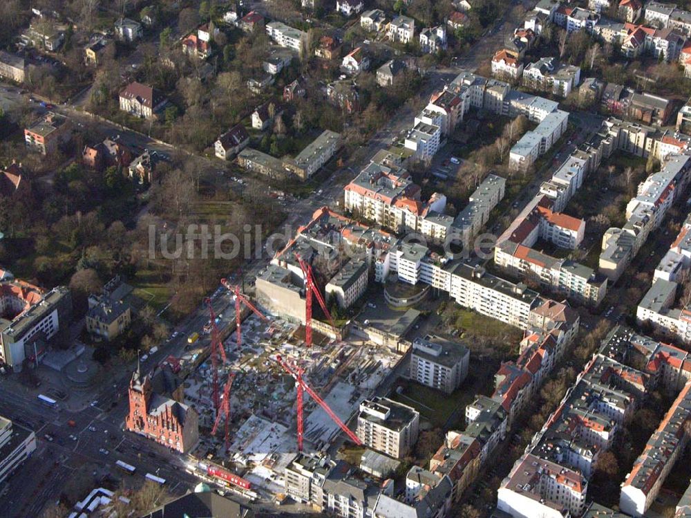 Berlin - Steglitz aus der Vogelperspektive: Baustelle am Rathaus Steglitz Bau eines Büro- und Wohnhauses