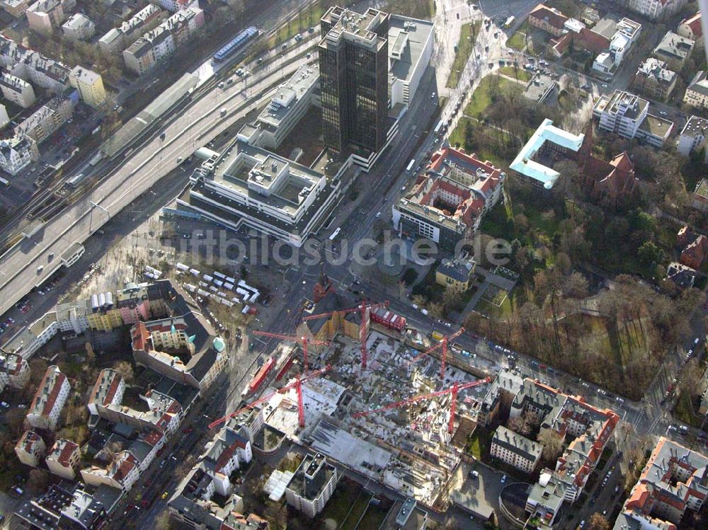 Berlin - Steglitz von oben - Baustelle am Rathaus Steglitz Bau eines Büro- und Wohnhauses