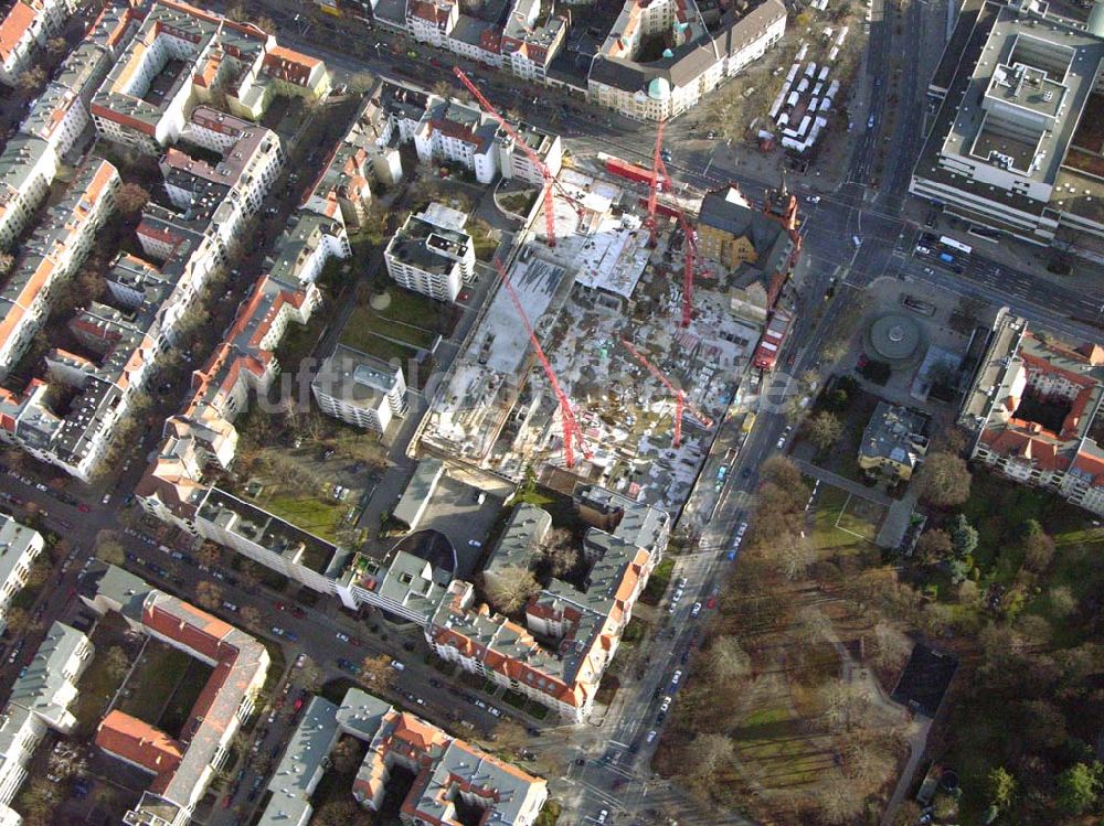 Berlin - Steglitz von oben - Baustelle am Rathaus Steglitz Bau eines Büro- und Wohnhauses