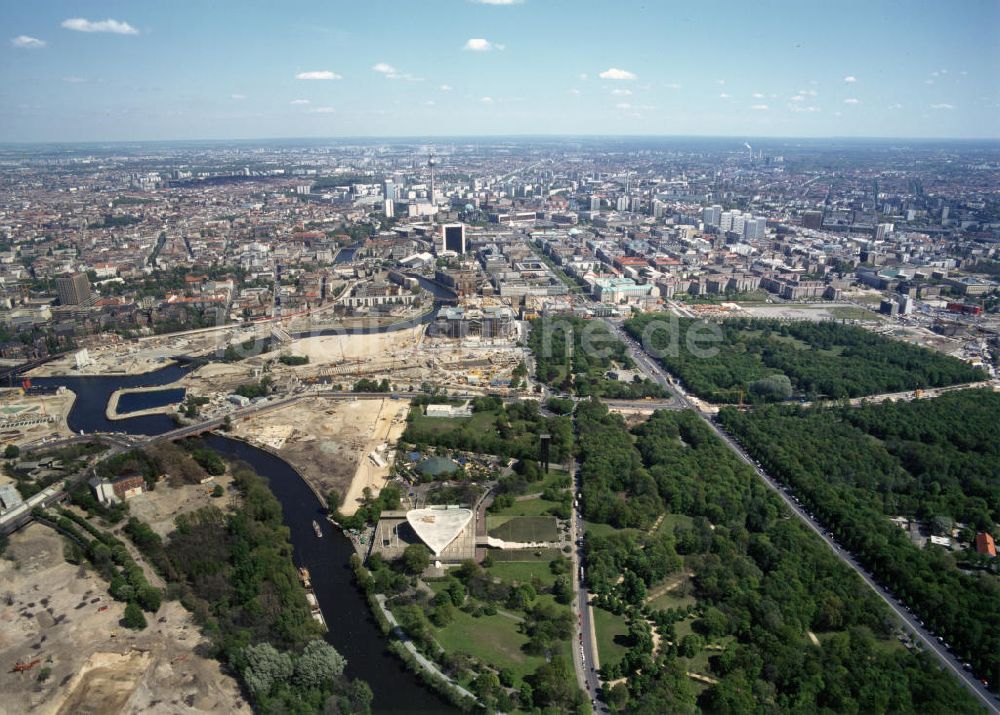 Berlin aus der Vogelperspektive: Baustelle vom Regierungsviertel Spreebogen in Berlin Tiergarten