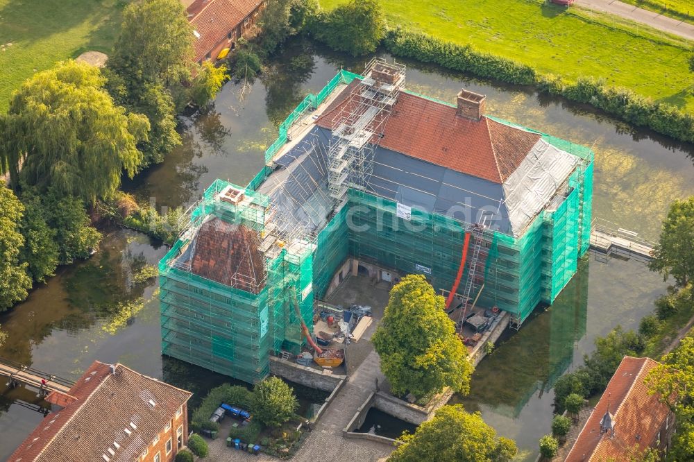 Luftaufnahme Hamm - Baustelle mit Rekonstruktions- und Sanierungsarbeiten am Palais des Schloss Oberwerries in Hamm im Bundesland Nordrhein-Westfalen - NRW, Deutschland