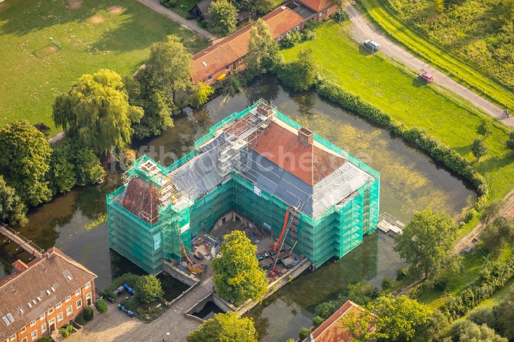 Hamm von oben - Baustelle mit Rekonstruktions- und Sanierungsarbeiten am Palais des Schloss Oberwerries in Hamm im Bundesland Nordrhein-Westfalen - NRW, Deutschland