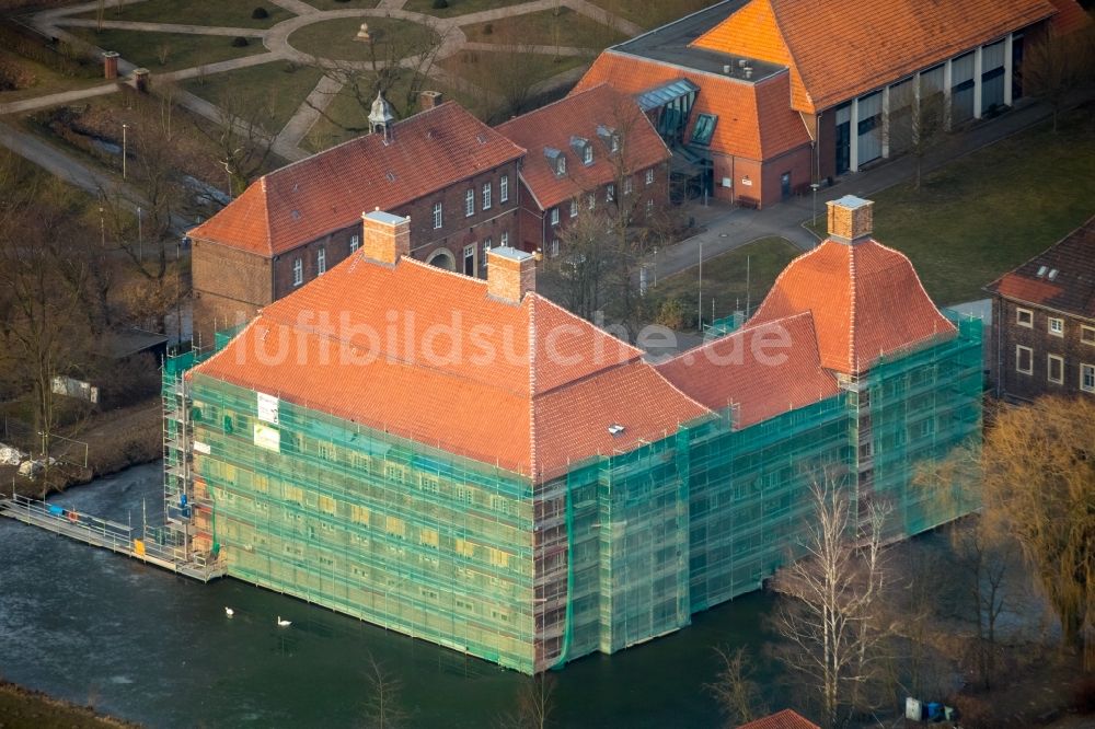 Hamm von oben - Baustelle mit Rekonstruktions- und Sanierungsarbeiten am Palais des Schloss Oberwerries in Hamm im Bundesland Nordrhein-Westfalen - NRW, Deutschland