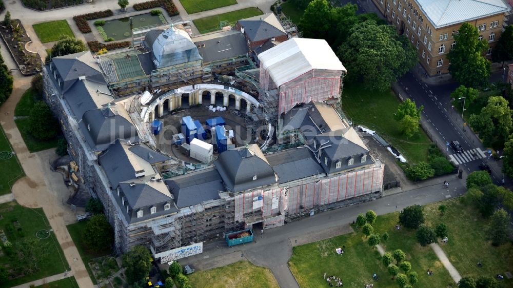 Luftaufnahme Bonn - Baustelle mit Rekonstruktions- und Sanierungsarbeiten am Palais des Schloss Poppelsdorfer Schloss im Ortsteil Poppelsdorf in Bonn im Bundesland Nordrhein-Westfalen, Deutschland