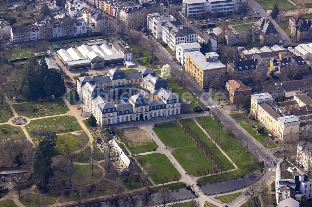 Luftaufnahme Bonn - Baustelle mit Rekonstruktions- und Sanierungsarbeiten am Palais des Schloss Poppelsdorfer Schloss im Ortsteil Poppelsdorf in Bonn im Bundesland Nordrhein-Westfalen, Deutschland