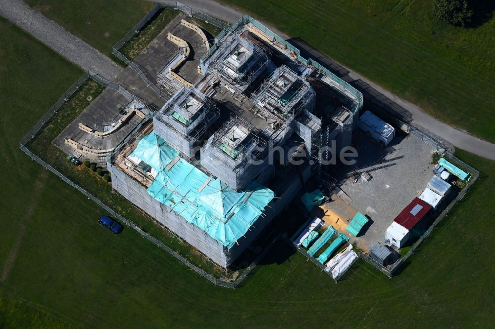 Luftaufnahme Ludwigsburg - Baustelle mit Rekonstruktions- und Sanierungsarbeiten am Palais des Schloss Schloss Favorite in Ludwigsburg im Bundesland Baden-Württemberg, Deutschland