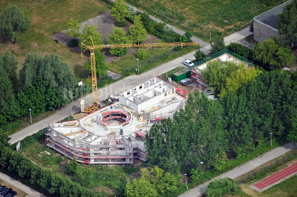 Berlin aus der Vogelperspektive: Baustelle und Rohbau in Berlin Hellersdorf