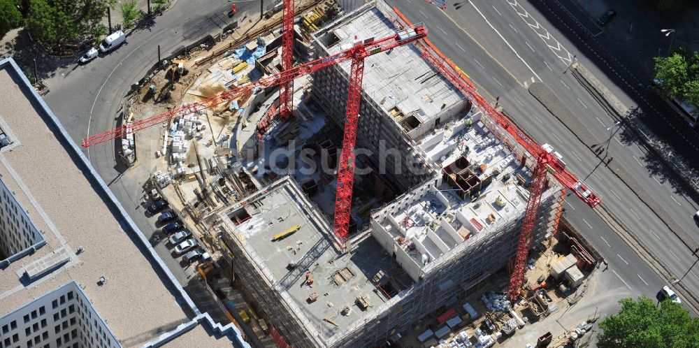 Luftaufnahme Berlin - Baustelle / Rohbau des vom Berliner Architekturbüro Collignon entworfenen ALEXANDER PARKSIDE in Berlin - Mitte