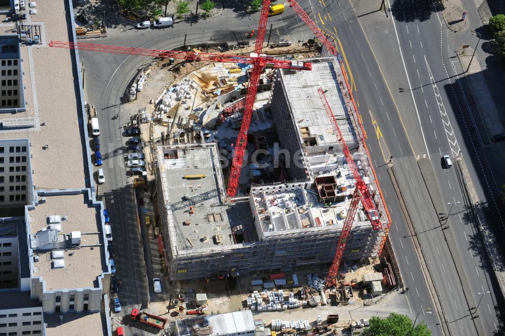 Berlin aus der Vogelperspektive: Baustelle / Rohbau des vom Berliner Architekturbüro Collignon entworfenen ALEXANDER PARKSIDE in Berlin - Mitte