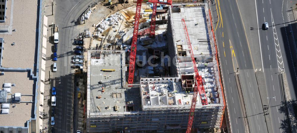 Luftbild Berlin - Baustelle / Rohbau des vom Berliner Architekturbüro Collignon entworfenen ALEXANDER PARKSIDE in Berlin - Mitte