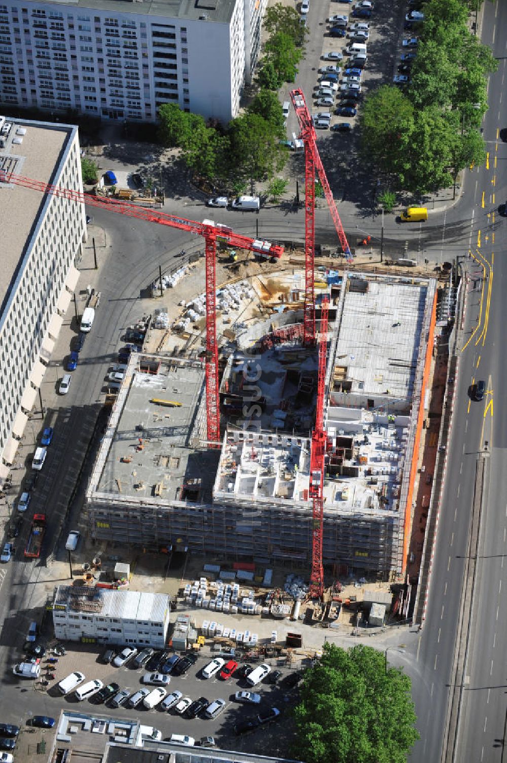 Berlin aus der Vogelperspektive: Baustelle / Rohbau des vom Berliner Architekturbüro Collignon entworfenen ALEXANDER PARKSIDE in Berlin - Mitte