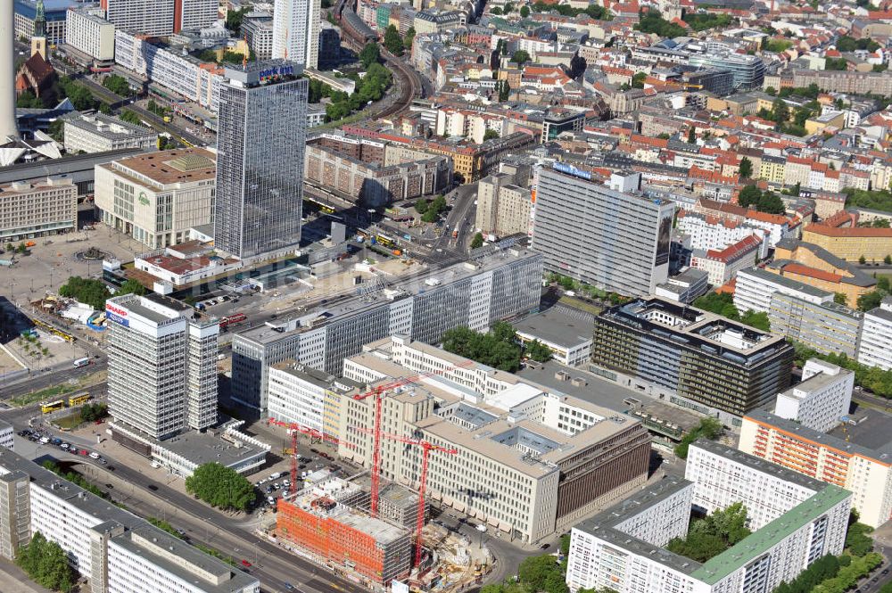 Luftbild Berlin - Baustelle / Rohbau des vom Berliner Architekturbüro Collignon entworfenen ALEXANDER PARKSIDE in Berlin - Mitte