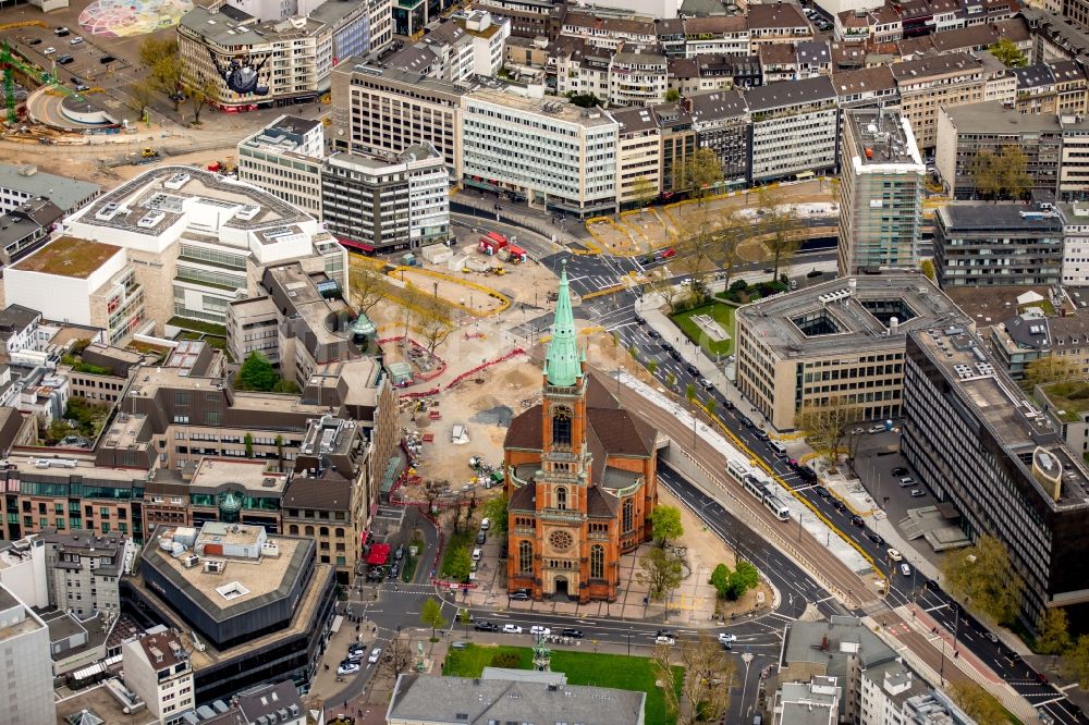 Düsseldorf von oben - Baustelle rund um die Johanneskirche am Martin-Luther-Platz in Düsseldorf im Bundesland Nordrhein-Westfalen