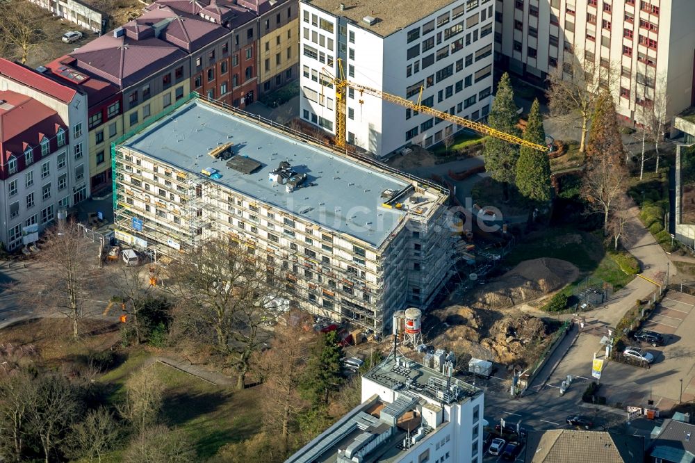 Luftaufnahme Mülheim an der Ruhr - Baustelle für ein Ärztehaus auf dem Klinikgelände des Krankenhauses Evangelisches Krankenhaus Mülheim in Mülheim an der Ruhr im Bundesland Nordrhein-Westfalen, Deutschland