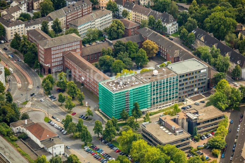 Luftbild Essen - Baustelle- Sanierung des Schulgebäudes des Heinz-Nixdorf-Berufskolleg an der Dahnstraße in Essen im Bundesland Nordrhein-Westfalen - NRW, Deutschland