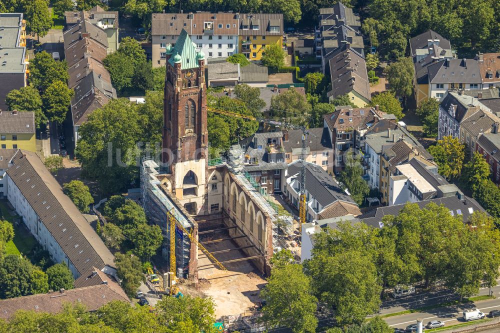 Bochum aus der Vogelperspektive: Baustelle zu Sanierungs- und Umbauarbeiten am Kirchengebäude Antonius- Quartier in Bochum im Bundesland Nordrhein-Westfalen, Deutschland