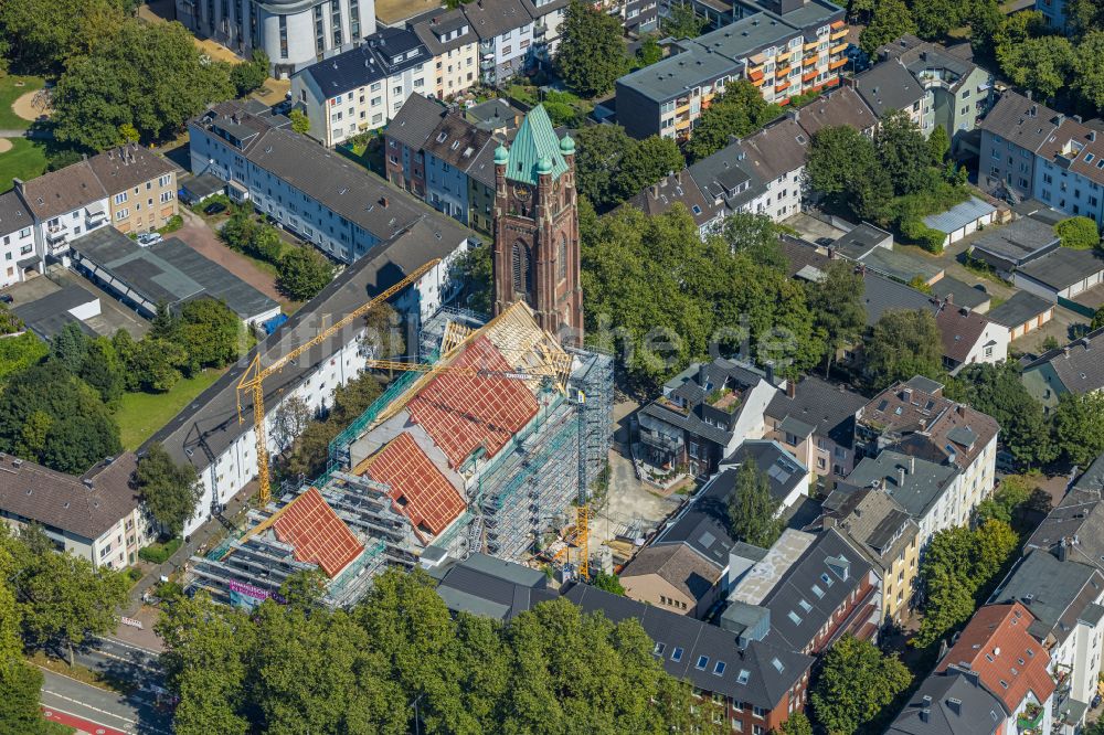 Bochum von oben - Baustelle zu Sanierungs- und Umbauarbeiten am Kirchengebäude Antonius- Quartier in Bochum im Bundesland Nordrhein-Westfalen, Deutschland