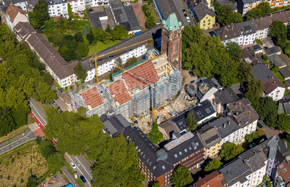 Bochum aus der Vogelperspektive: Baustelle zu Sanierungs- und Umbauarbeiten am Kirchengebäude Antonius- Quartier in Bochum im Bundesland Nordrhein-Westfalen, Deutschland