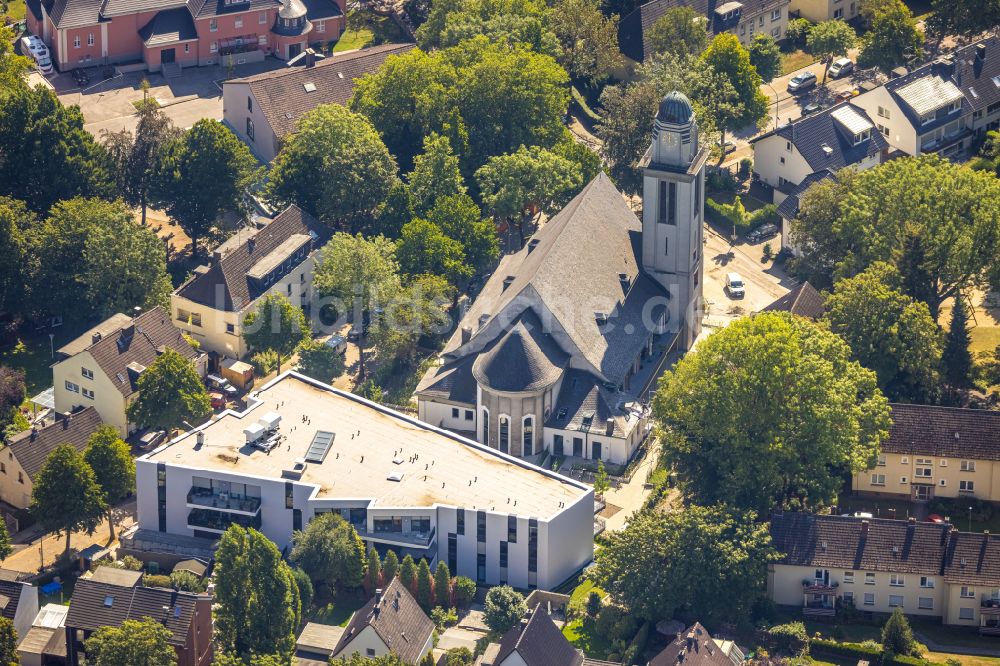 Luftaufnahme Essen - Baustelle zu Sanierungs- und Umbauarbeiten am Kirchengebäude St. Marienkirche für neue Wohnungen an der Buschstraße im Ortsteil Steele in Essen im Bundesland Nordrhein-Westfalen, Deutschland