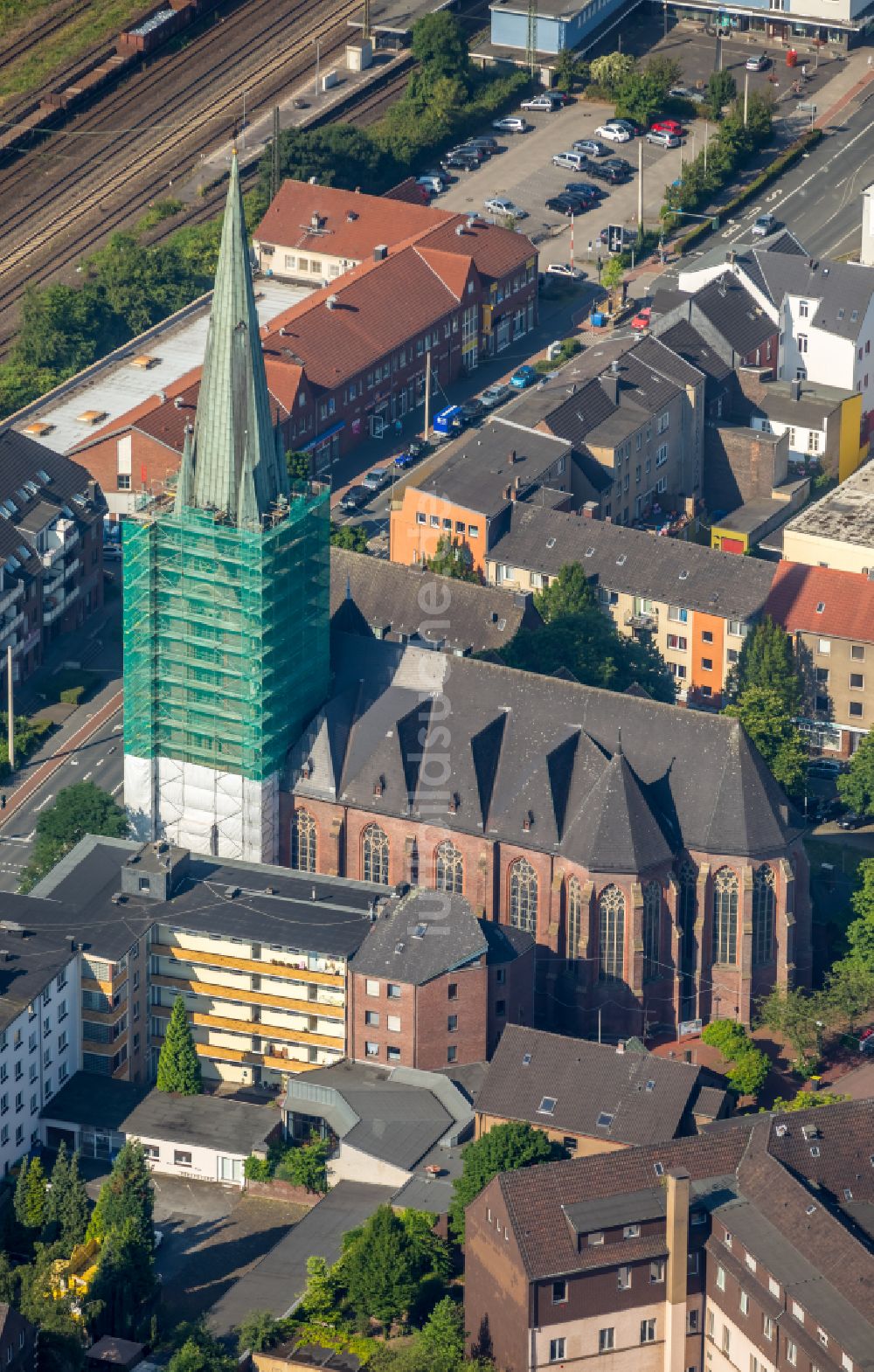 Oberhausen von oben - Baustelle zu Sanierungs- und Umbauarbeiten am Kirchengebäude St. Pankratius in Oberhausen im Bundesland Nordrhein-Westfalen, Deutschland