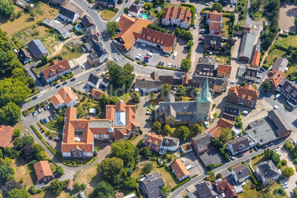 Luftbild Rhynern - Baustelle zu Sanierungs- und Umbauarbeiten am Kirchengebäude St. Regina in Rhynern im Bundesland Nordrhein-Westfalen, Deutschland