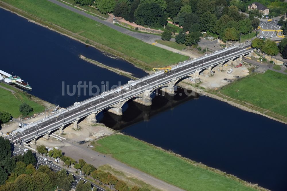 Luftbild Dresden - Baustelle zu Sanierungsarbeiten am Straßen- Brückenbauwerk der Albertbrücke in Dresden im Bundesland Sachsen