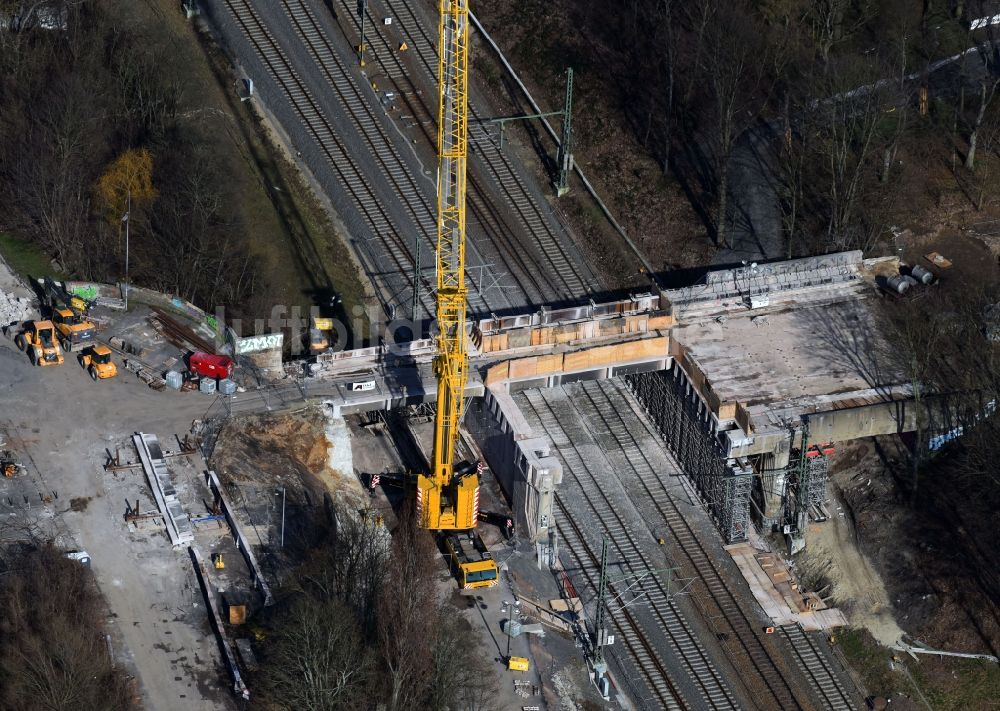 Luftbild Leipzig - Baustelle zu Sanierungsarbeiten am Straßen- Brückenbauwerk Arlt Bauunternehmen GmbH an der Str. des 18. Oktober im Ortsteil Zentrum-Südost in Leipzig im Bundesland Sachsen